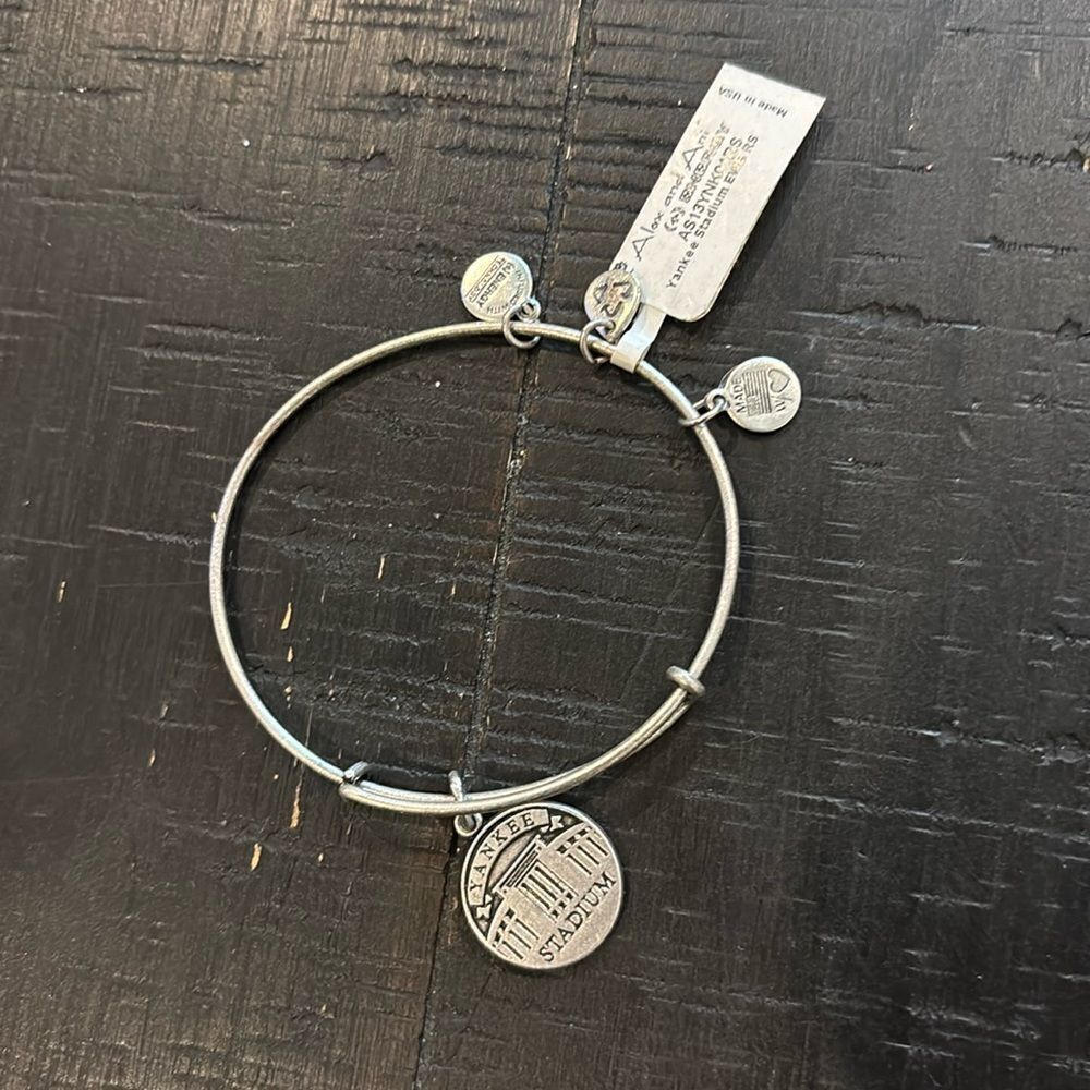 NWT Alex And Ani Yankee Stadium Baseball MLB New York Charm Bracelet Energy​​